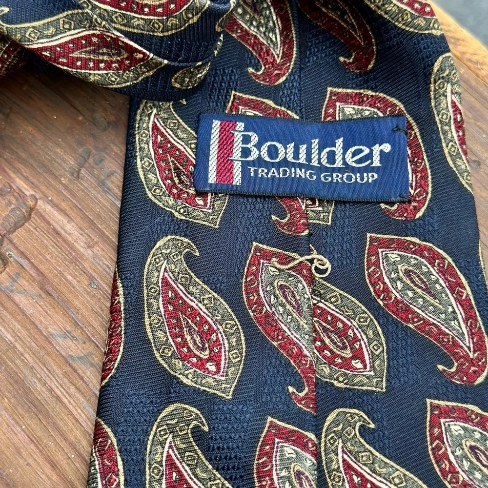 Boulder Trading Group Paisley Patterned Tie